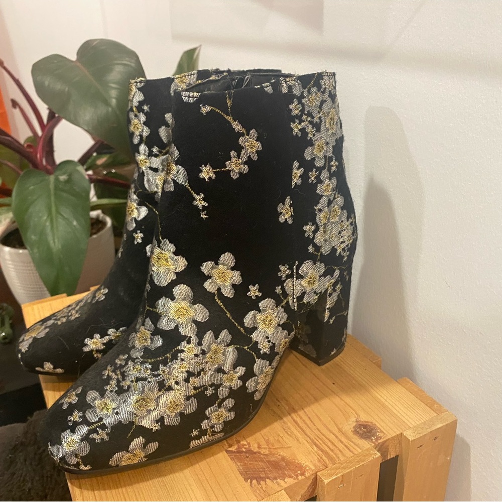ELOQUII Floral booties 9W